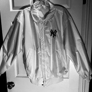 NEW… New York Yankees, Vintage and Stylish White Satin Bomber Jacket (1980’s)